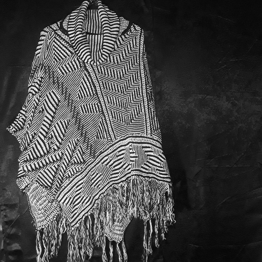 Women's forever 21 Poncho/ sweater